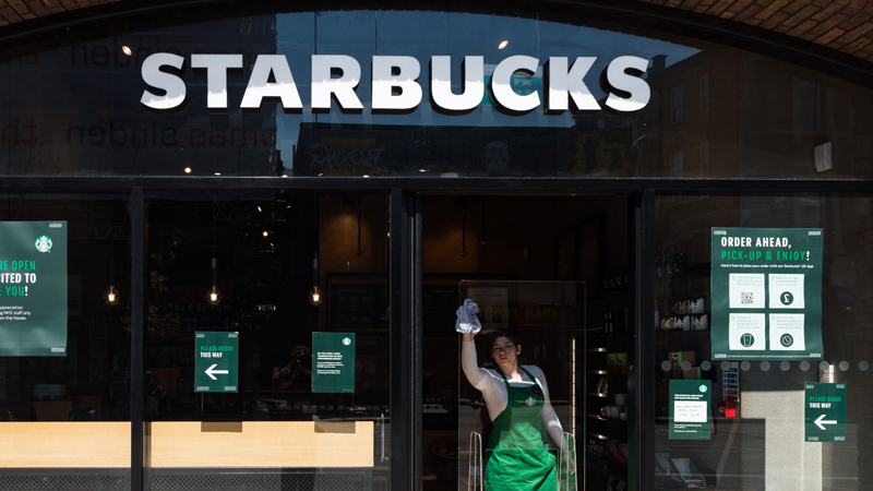Starbucks,+ikonik+bardaklar%C4%B1ndan+vazge%C3%A7meyi+planl%C4%B1yor%21;